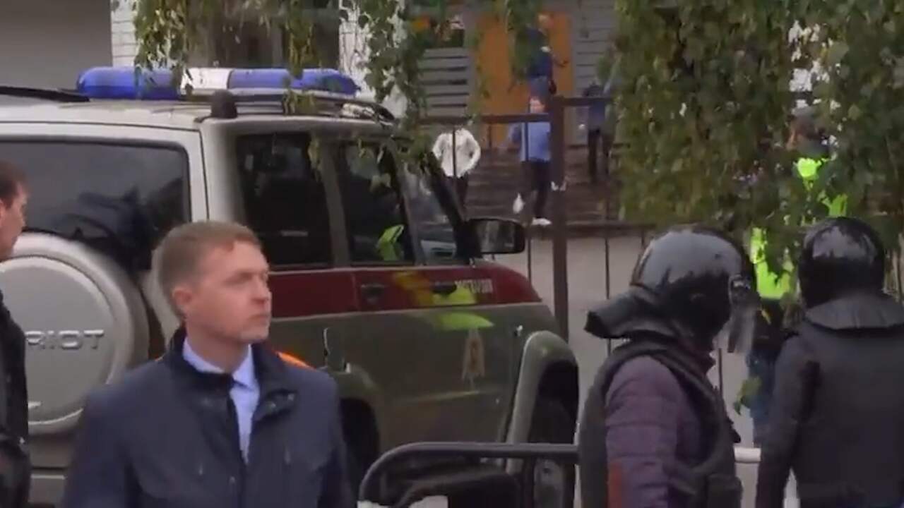 Beeld uit video: Russische schoolkinderen slaan op de vlucht na schietpartij