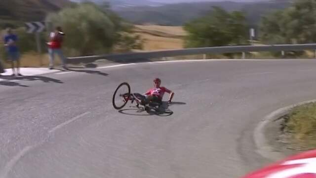 Rodetruidrager Froome gaat twee keer onderuit in twaalfde rit Vuelta