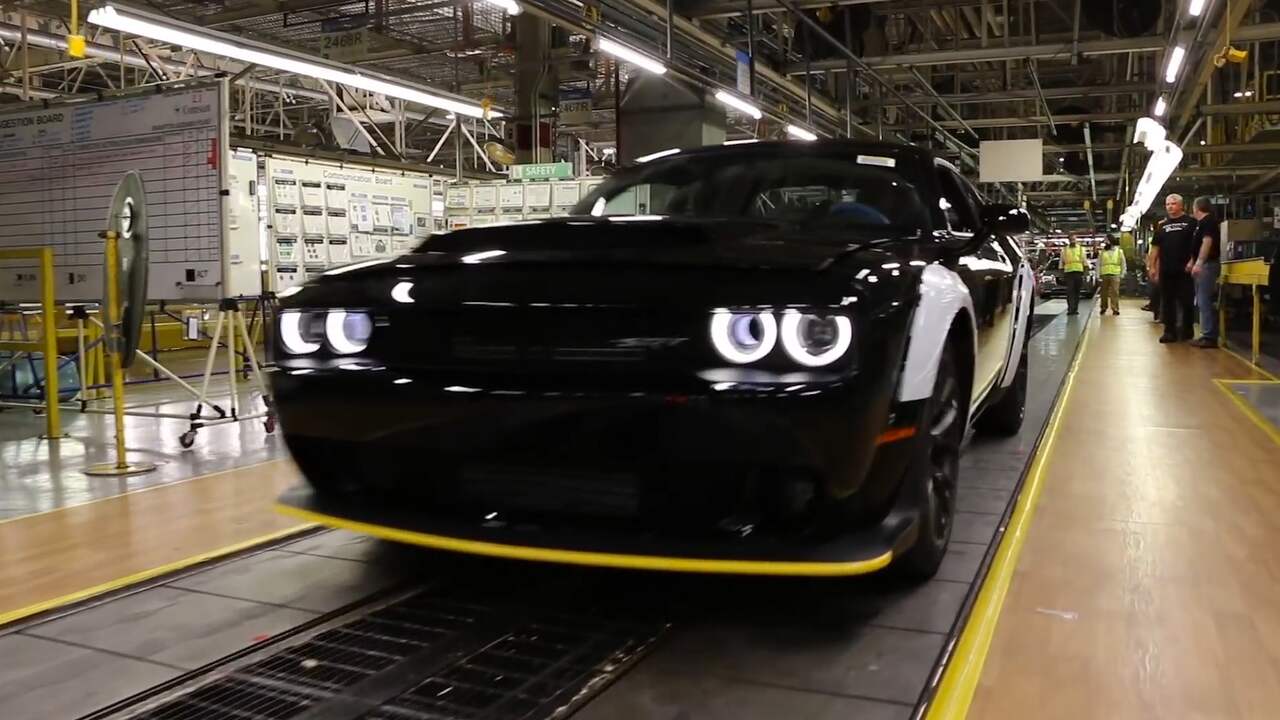 Beeld uit video: Laatste Dodge Challenger SRT Demon rolt van de band in Canada