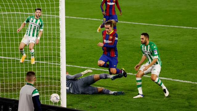Víctor Ruiz zorgde met een eigen doelpunt voor de 1-2 van Barcelona.