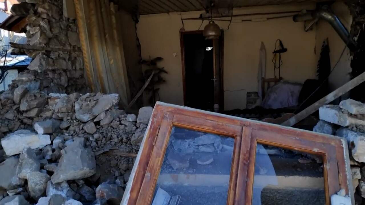 Beeld uit video: Huizen in puin na aardbeving in Griekenland