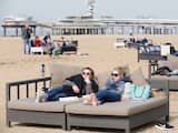 Vrijdag 1 april: Op het strand van Scheveningen zijn de lentekriebels volop aanwezig.