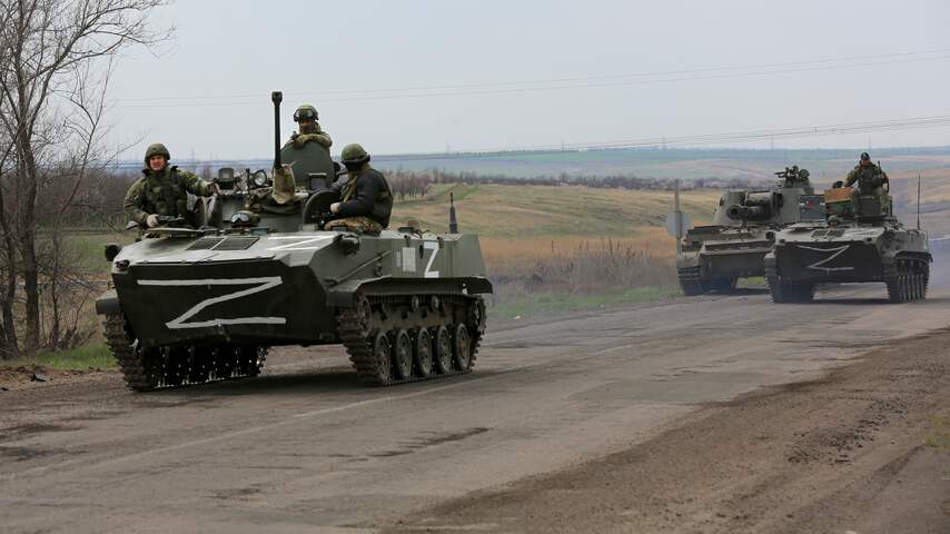 Russische tanks in de buurt van Mariupol