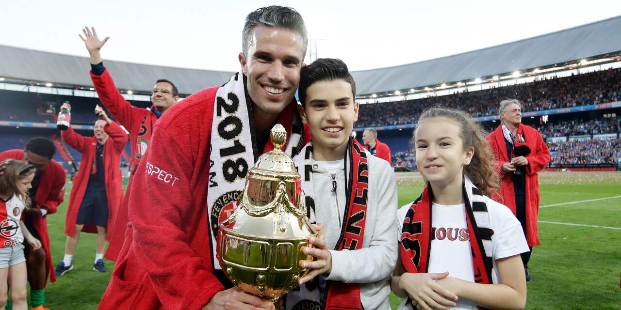 Zoon van Oranje-topscorer Van Persie tekent eerste profcontract bij Feyenoord