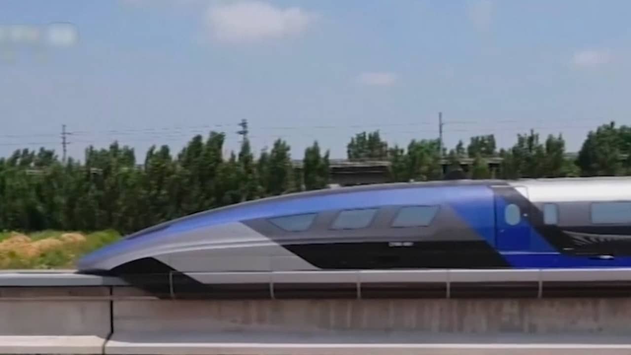 Beeld uit video: China voltooit bouw van trein die 600 kilometer per uur kan