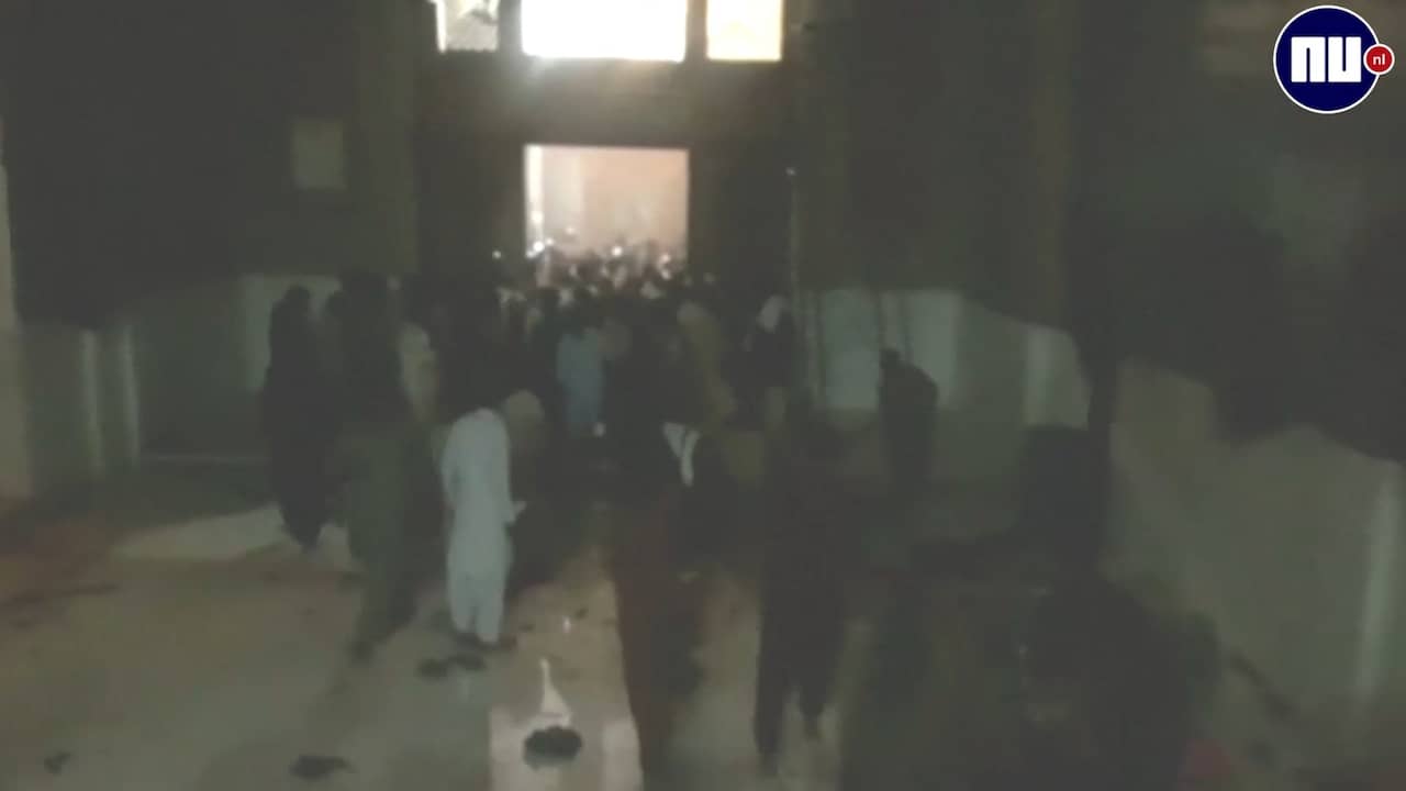 Beeld uit video: Ruim zeventig doden bij aanslag op soefi heiligdom Pakistan