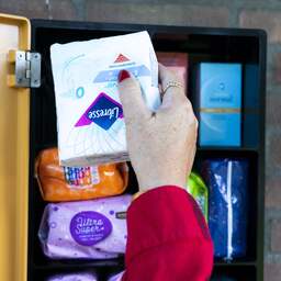 Alle gemeenten krijgen afhaalpunt voor gratis menstruatieproducten
