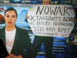 Rusland zet tegen oorlog protesterende tv-journaliste op opsporingslijst