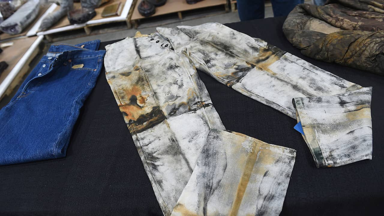Mysterieuze' stokoude Levi's-broek uit geveild voor 113.000 dollar | Opmerkelijk |