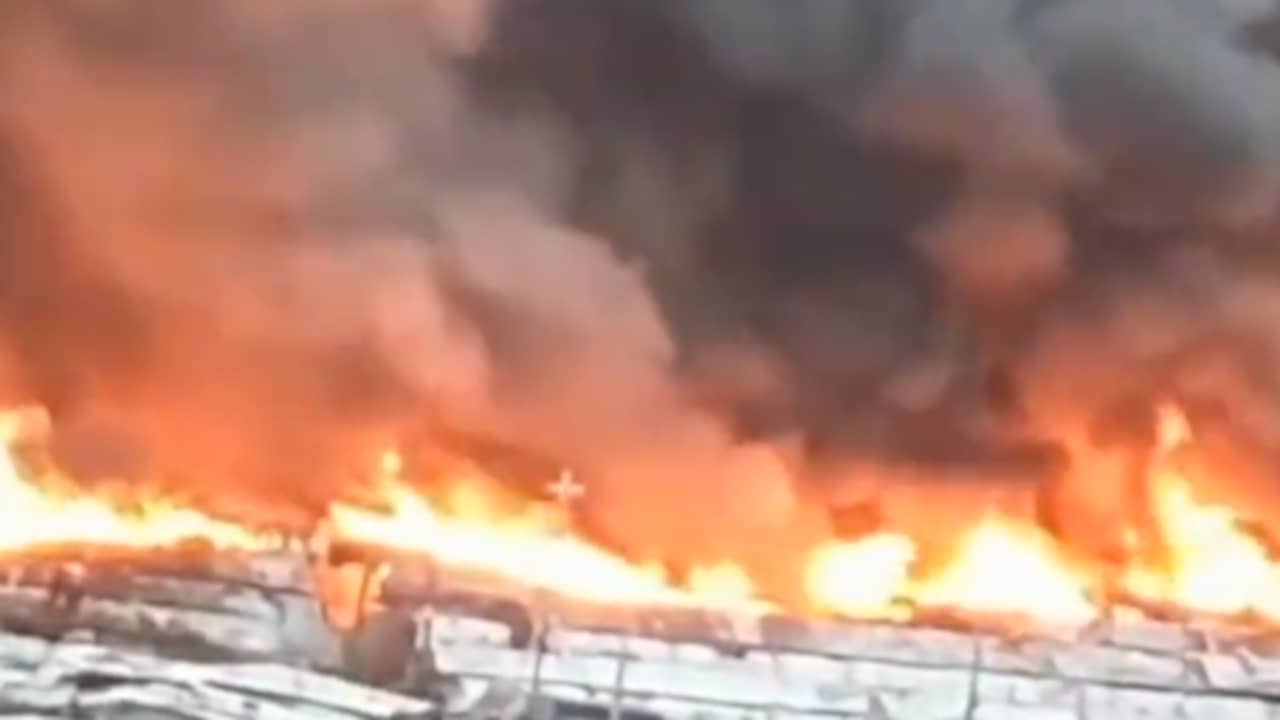 Beeld uit video: Vlammen slaan uit Zuid-Koreaanse sloppenwijk