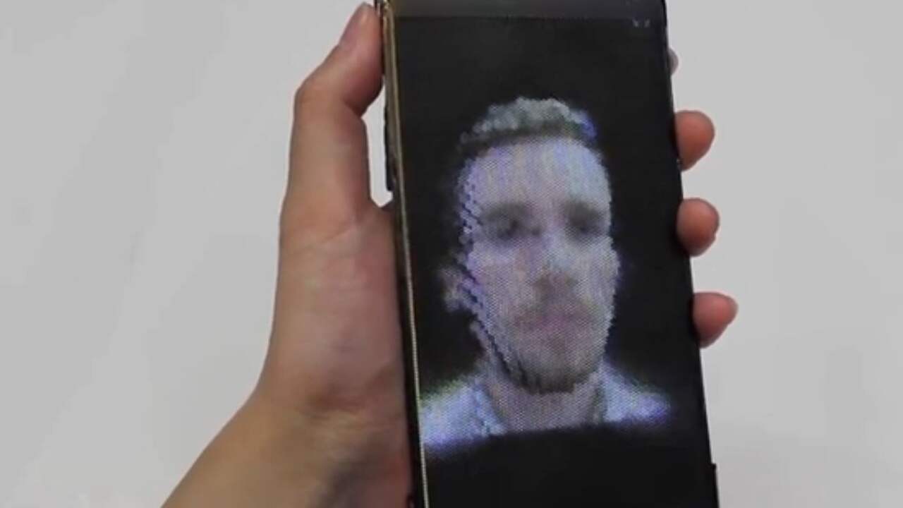 Beeld uit video: HoloFlex is een holografische, flexibele smartphone