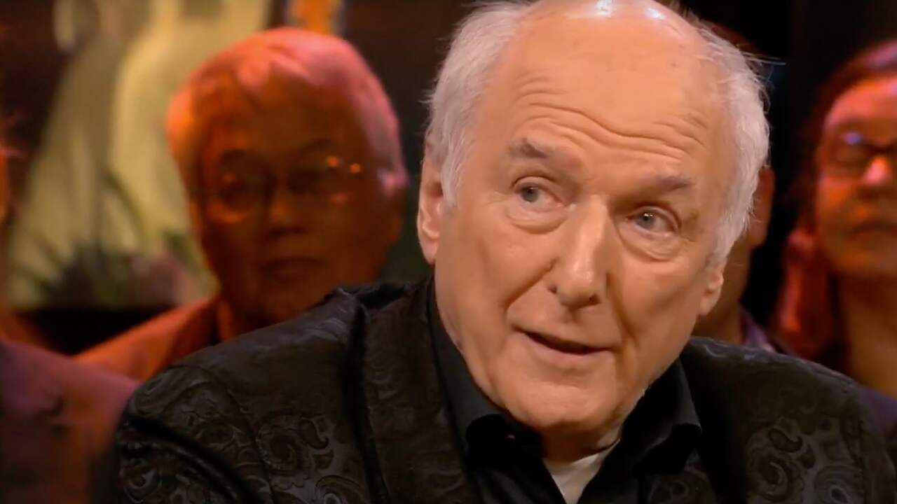Charles Groenhuijsen en Peter Koelewijn zingen samen 'Kom van dat dak af'