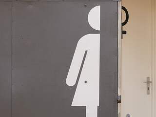 Lid studentenvereniging Delft weggestuurd na filmen vrouwen op toilet