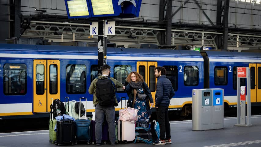 Stations Amsterdam, Tilburg en Zwolle slecht bereikbaar tijdens meivakantie