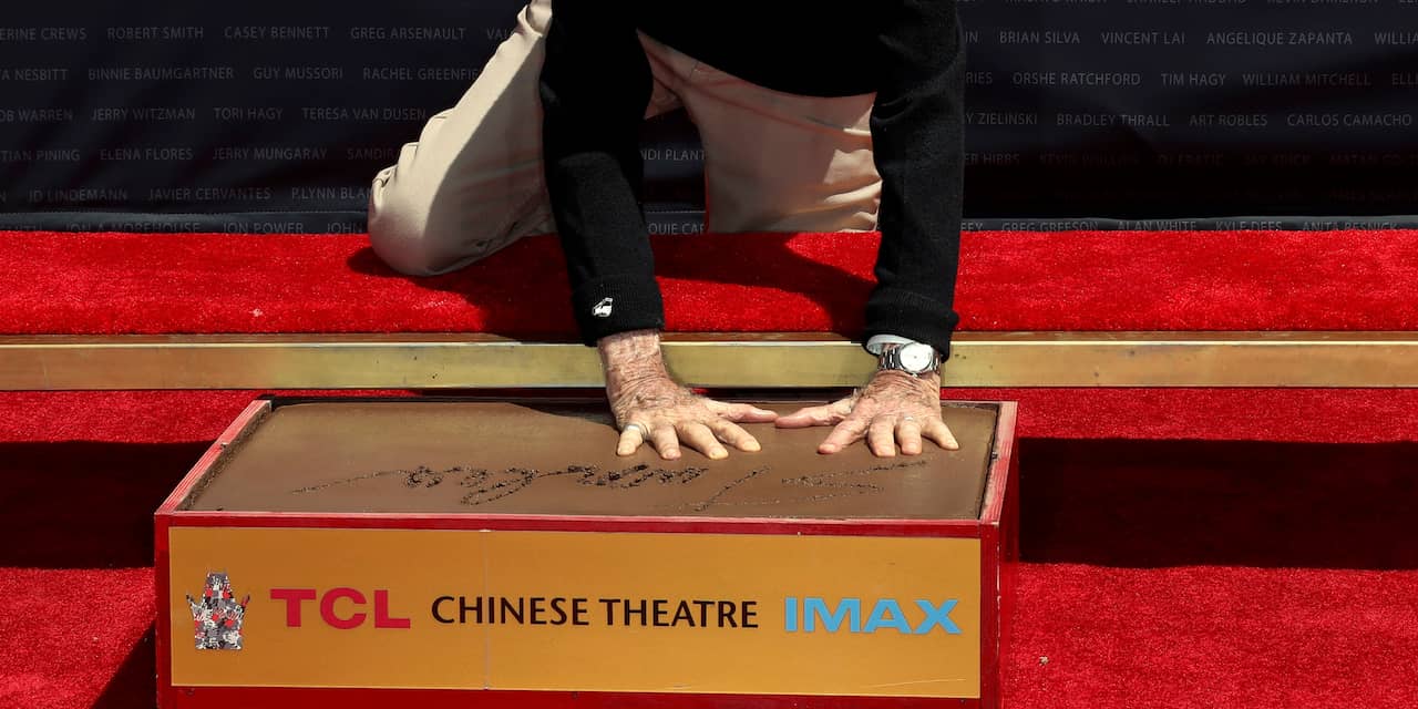 Hand- en voetafdrukken Stan Lee vereeuwigd in Hollywood