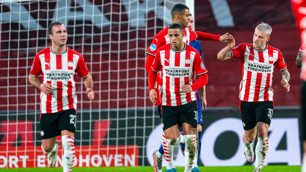 PSV heeft 33 punten uit de eerste veertien duels van dit seizoen.