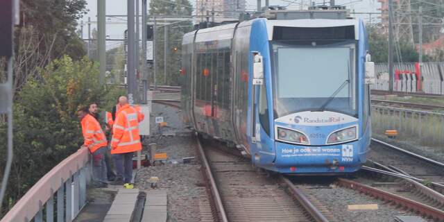 Trams 3 en 4 rijden om vanwege ontspoorde tram bij Laan van NOI, groot mes gevonden naast rails