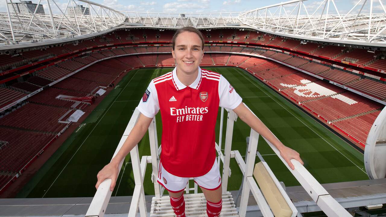 De contractverlenging van Miedema bij Arsenal werd in mei groots aangekondigd.