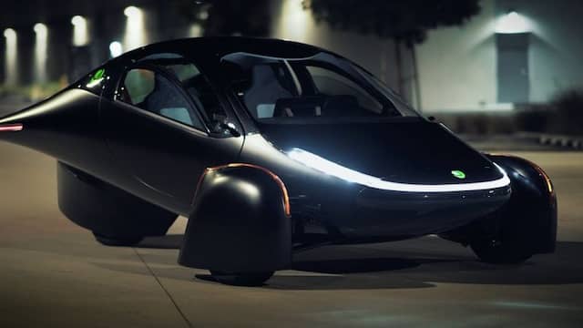 De Aptera is een aparte verschijning. (Foto: AutoWeek)