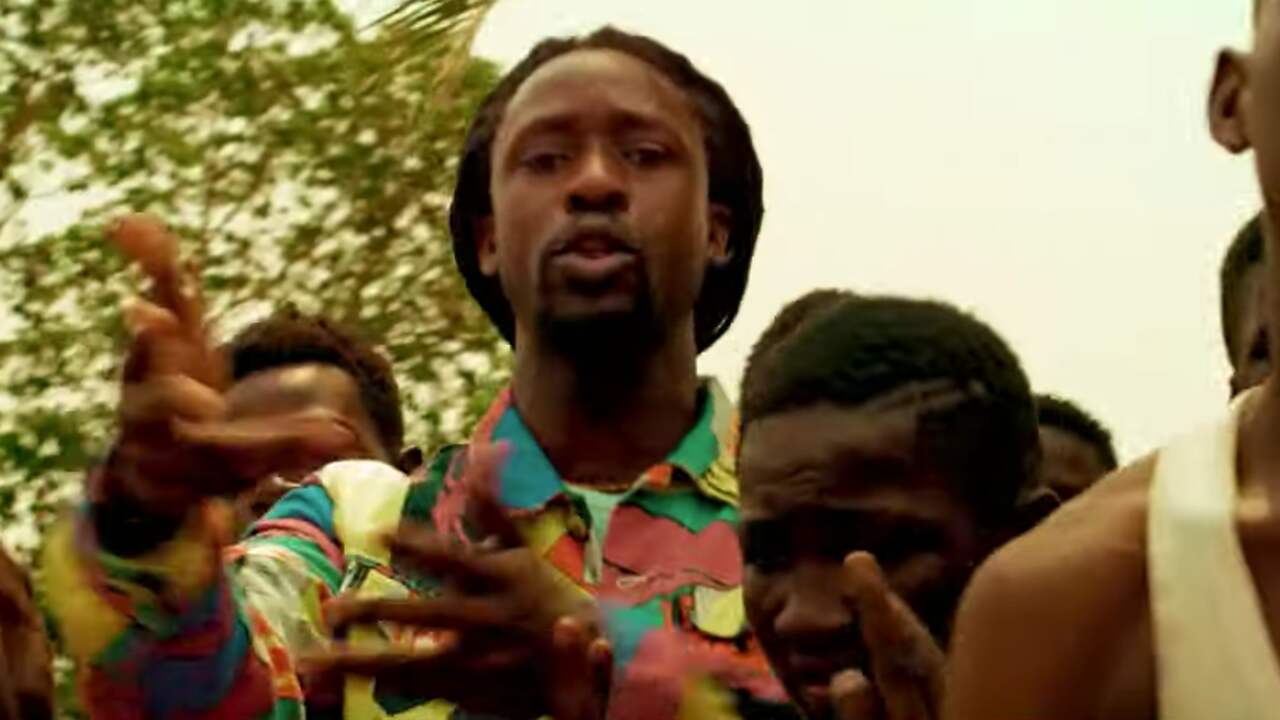 Bekijk hier de clip van het nummer Na Wo Se Deng