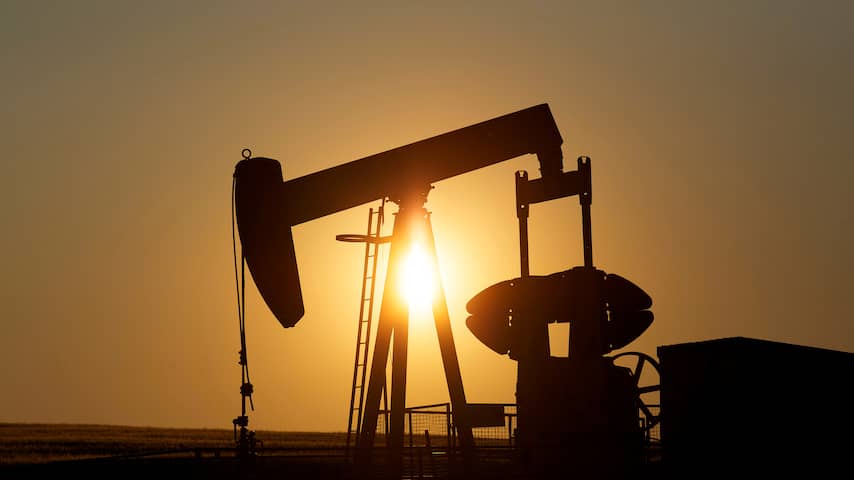 Olieprijs keldert verder en zakt naar laagste prijs sinds Irakoorlog