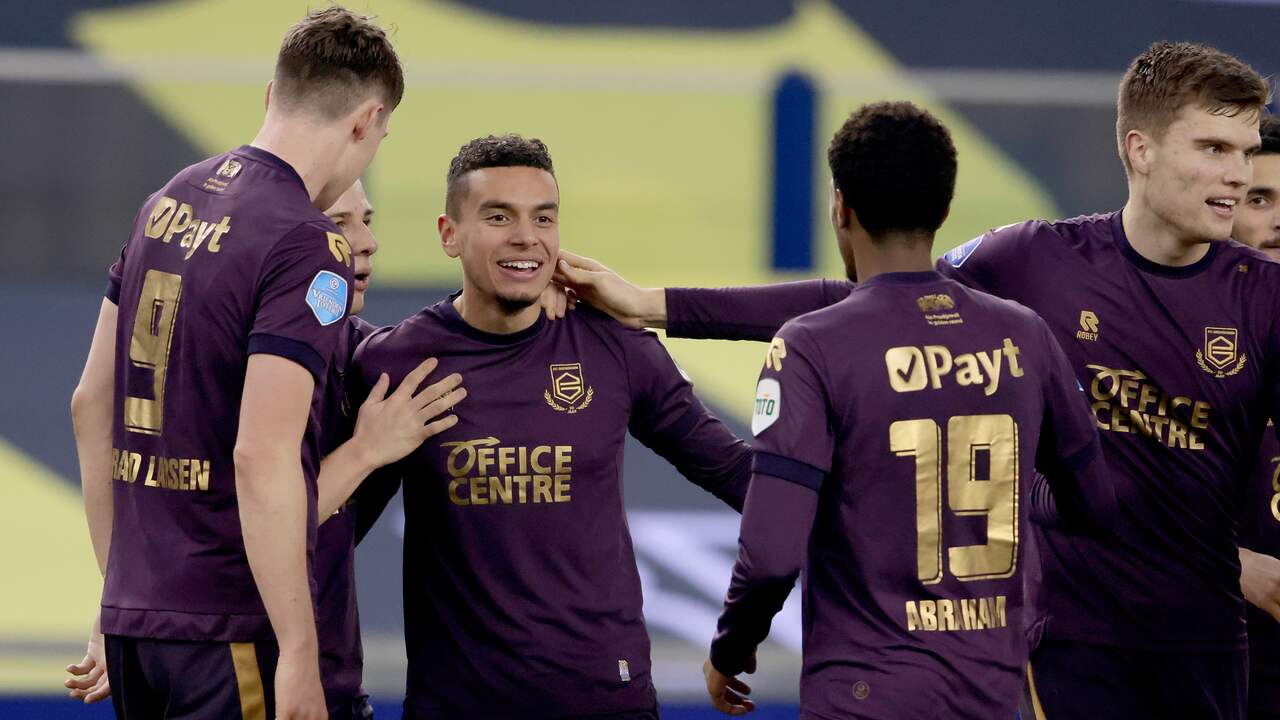 FC Groningen juicht na de 0-3 van Daniël van Kaam.