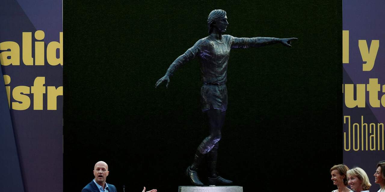 FC Barcelona onthult standbeeld Johan Cruijff bij Camp Nou