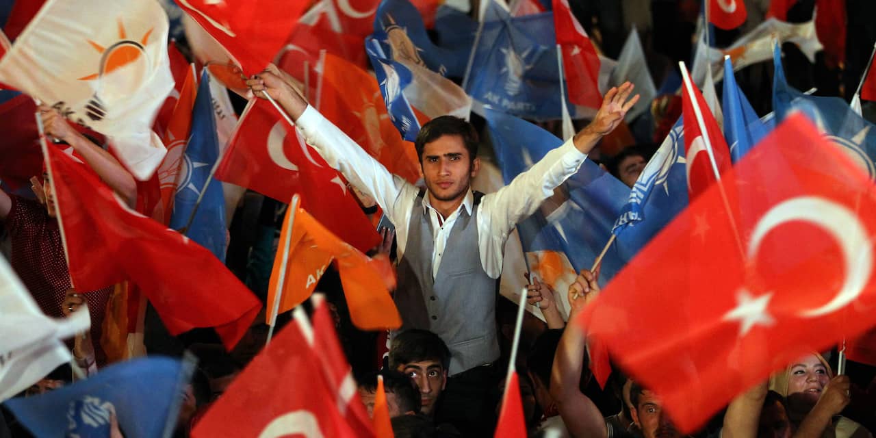 Turkse premier moet coalitieregering vormen