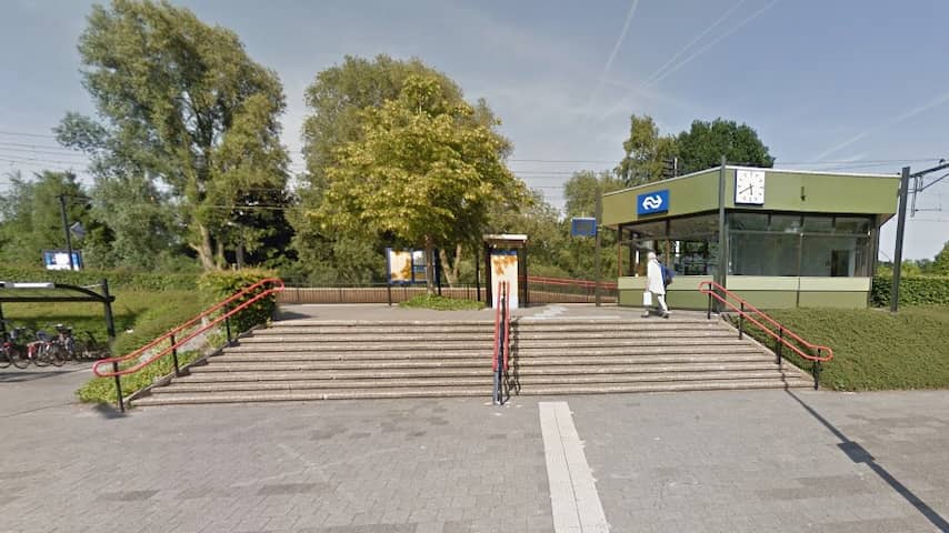 Vrouw (20) overlijdt na aanrijding met trein bij station Haren