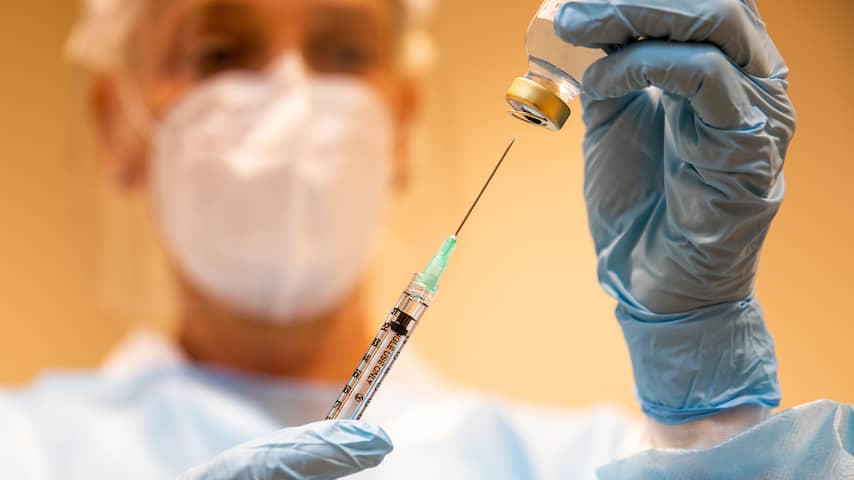 Lezersvragen: Heeft vaccinatie nog nut als je al COVID-19 hebt gehad?