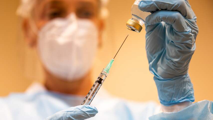 Moderna bevestigt positieve resultaten coronavaccin en wil snelle toelating EU