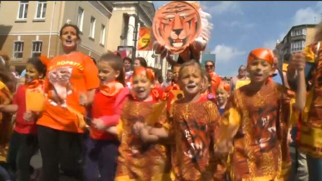 Tienduizenden Russen verkleed door straten voor bescherming Siberische tijger