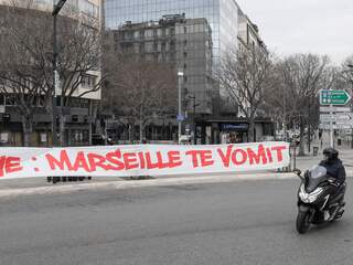 Duel Marseille uitgesteld na bestorming van complex door boze fans