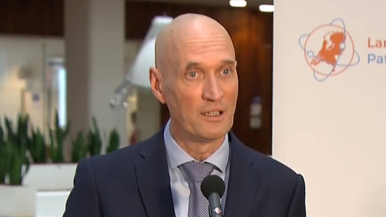Beeld uit video: Kuipers: 'Eerste golf was een vloedgolf, dit is meer een tsunami'