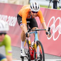 Mollema grijpt net naast medaille bij olympische wegrace, goud voor Carapaz