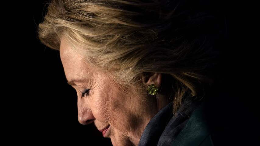 Clinton reageert op verlies verkiezingen, bekijk haar speech hier live