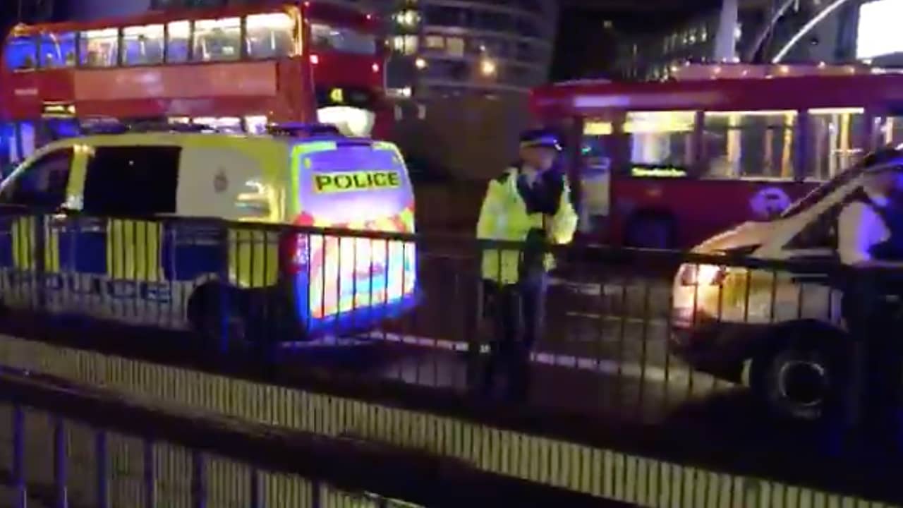 Beeld uit video: Politie ontruimt metrostation in Londen om vals alarm 