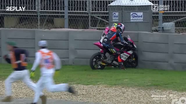 Kolderiek moment in Moto3: coureur pakt verkeerde motor