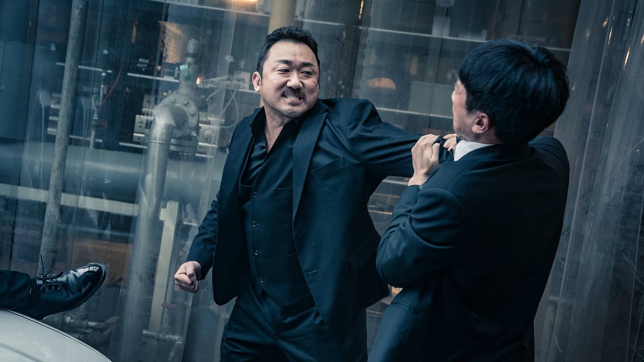 Bekijk de trailer van The Gangster, the Cop, the Devil
