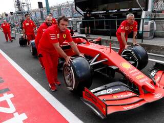 Ferrari gaat na minuut achterstand in Hongarije keihard werken in zomer