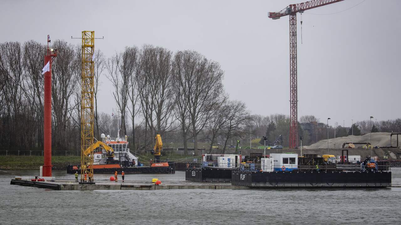 Inland shipping resumes on Nieuwe Waterweg following leak repairs