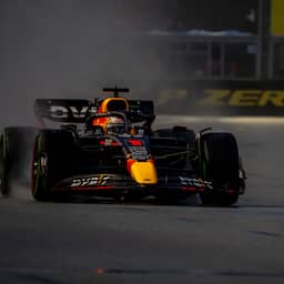 Liveblog F1 | Verstappen verremt zich op weg naar grid in nat Singapore