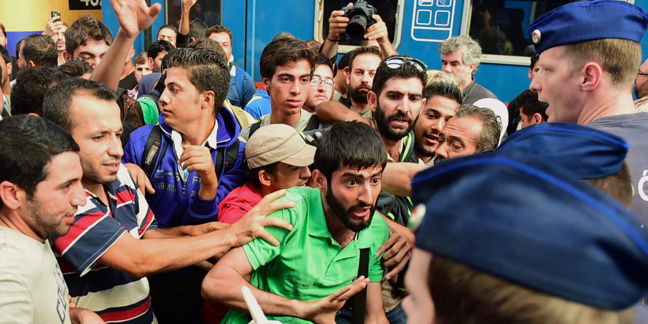 Duizenden vluchtelingen bij station Boedapest