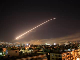 VS, VK en Frankrijk voeren vergeldingsaanval uit op Syrische doelen
