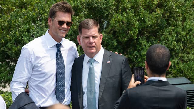 In footage | Joe Biden pays tribute to Tampa Bay Tremendous Bowl winners at White Home 9 Tom Brady is also proving popular among the cabinet ministers of Joe Biden. Here he has his picture taken with Marty Walsh, the Secretary of Labor.