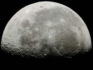 Bijzondere meteoriet van maan levert ruim 600.000 dollar op