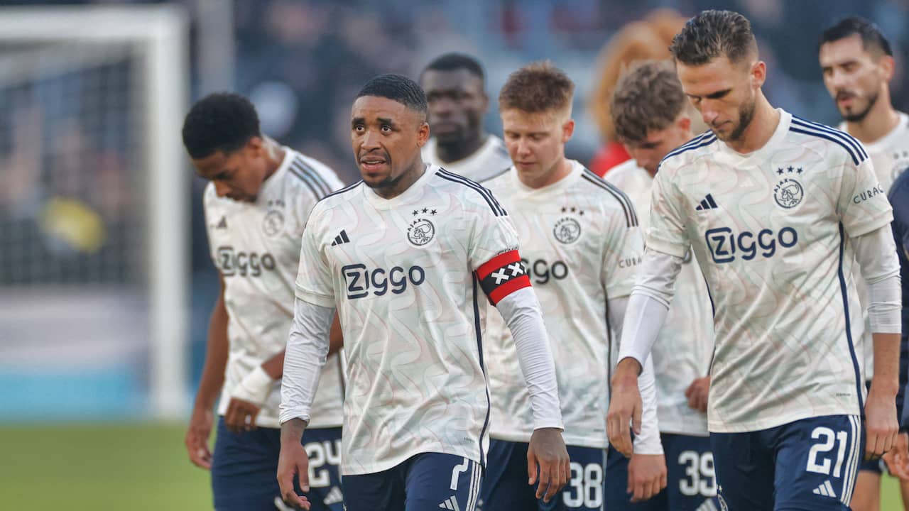 Ajax’s Crisis in Eredivisie: Can New Coach John van ‘t Schip Turn Things Around?