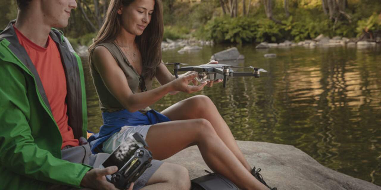 DJI lanceert opvouwbare cameradrone die in handpalm past