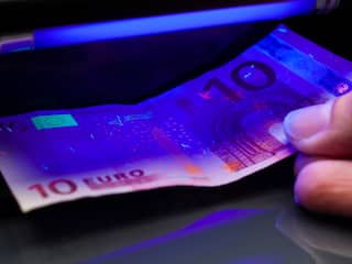 Politie treft 48 miljoen euro aan valse eurobiljetten aan in Napels