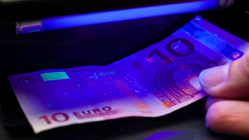 Politie treft 48 miljoen euro aan valse eurobiljetten aan in Napels